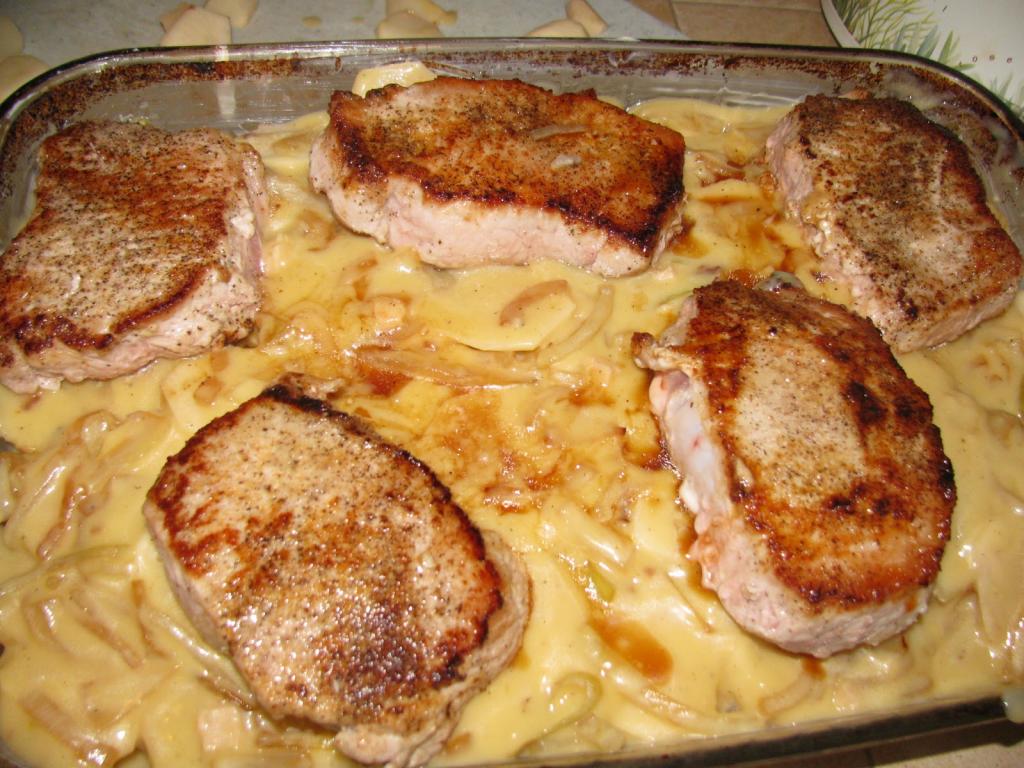 Как запечь картошку с мясом в духовке