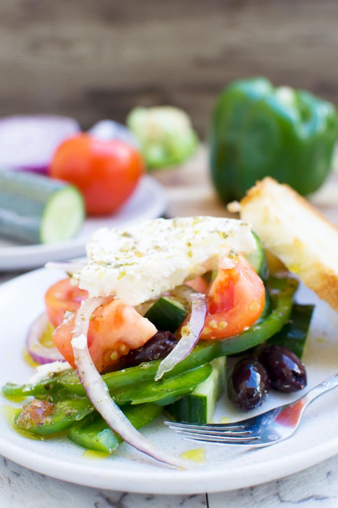 Греческий салат классический рецепт в домашних условиях