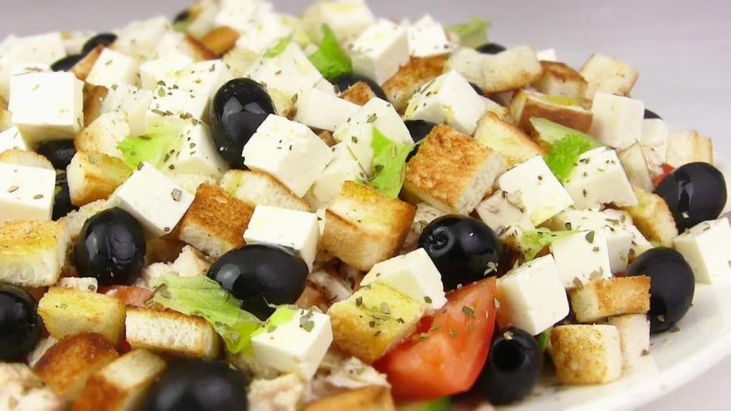 Рецепт классического греческого салата с сухариками