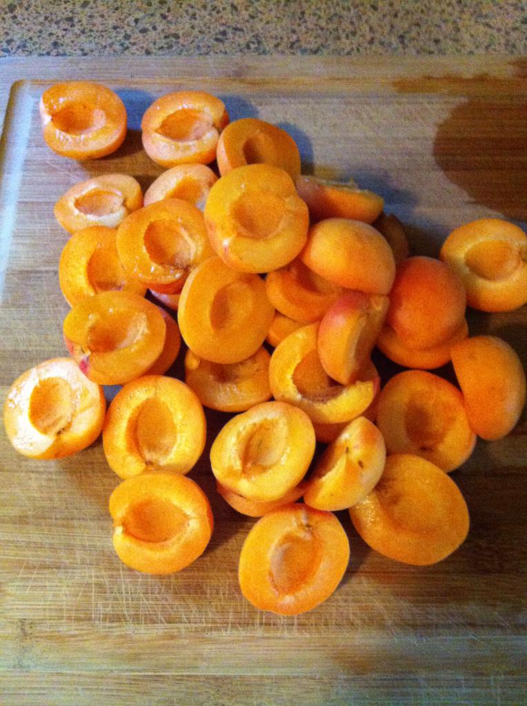 абрикосы с косточкой в сиропе на зиму
