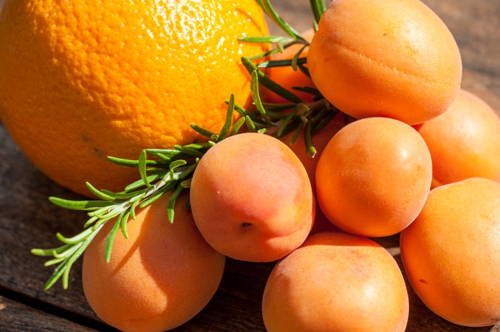 Апельсин, розмарин, абрикосы