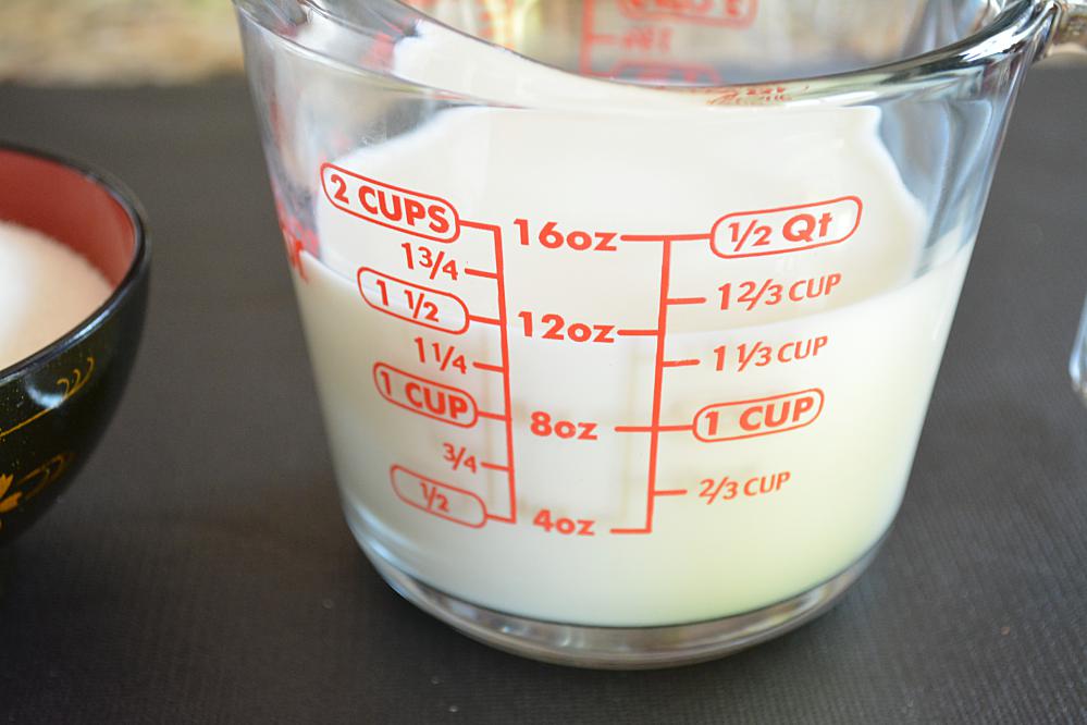 3 стакана это сколько мл. 100 Мл молока. 100 Грамм молока. 50 Мл 1/4 стакана. Молоко в миллилитрах.