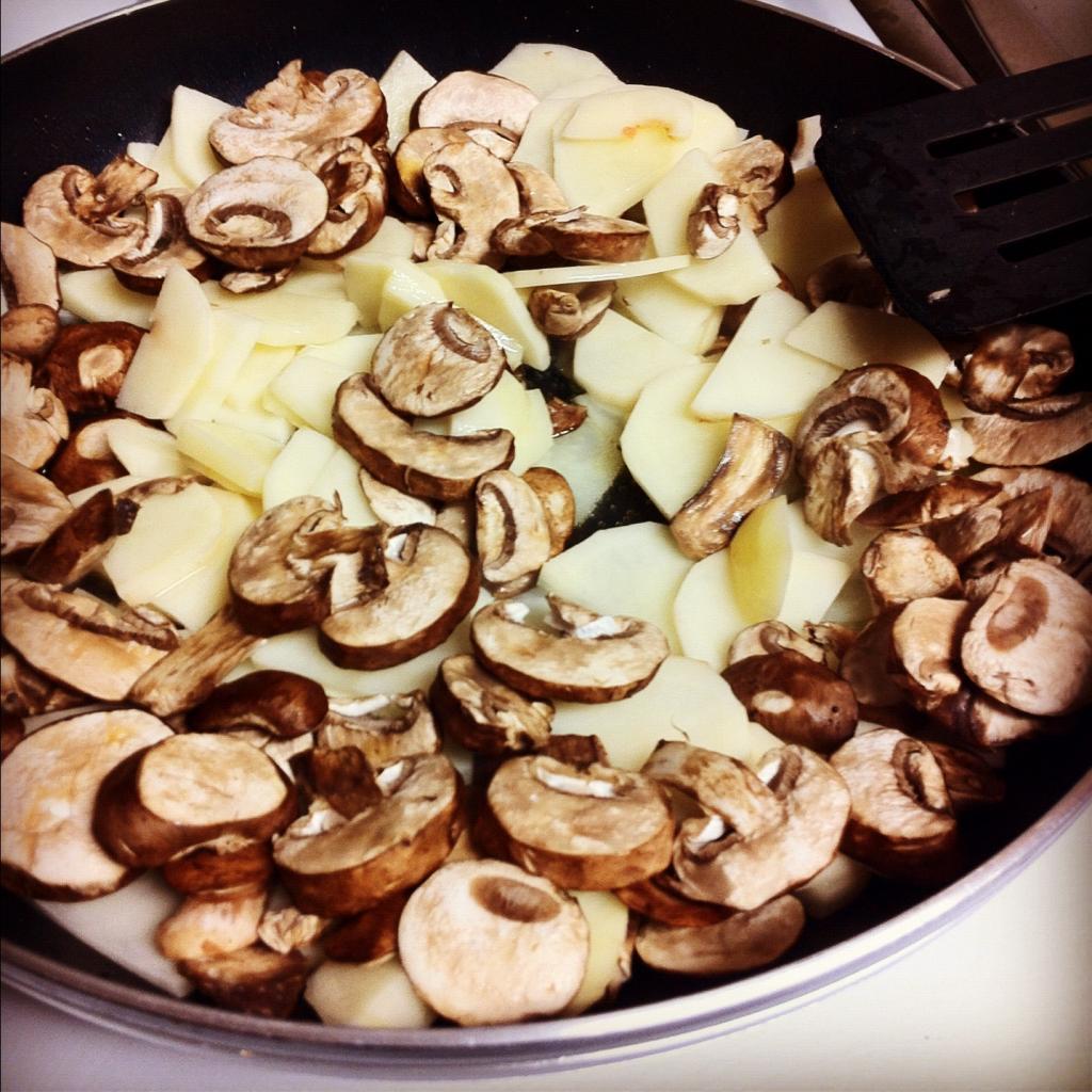 как жарить картошку с грибами